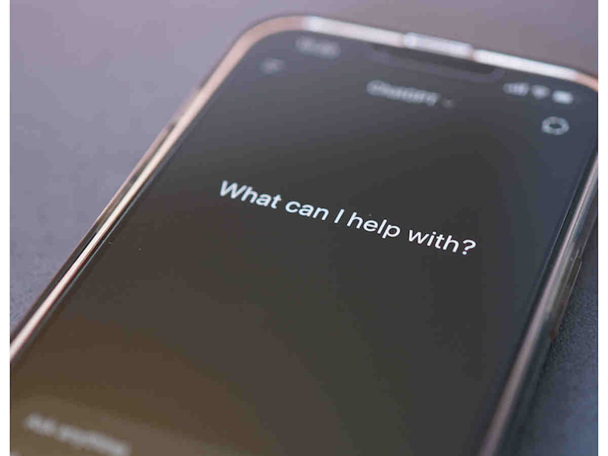 Performance of a Small Language Model Versus a Large Language Model in Answering Glaucoma Frequently Asked Patient Questions: Development and Usability Study