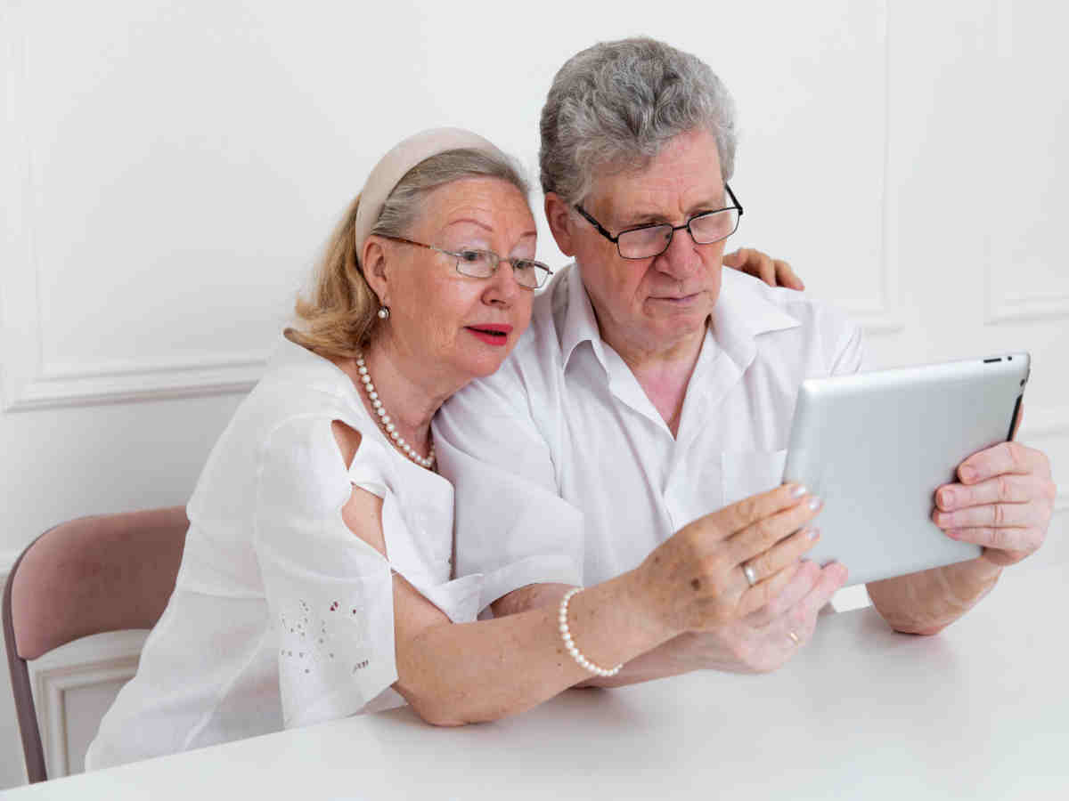 Using a Proactive Telecare System to Support Independence, Health, and Well-Being in Older Adults: Feasibility Randomized Controlled Trial