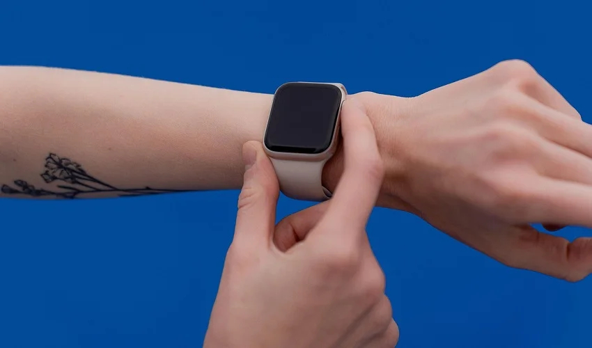 Samsung Unveils Breakthrough Blood Glucose Monitoring to Compete With Apple Watch