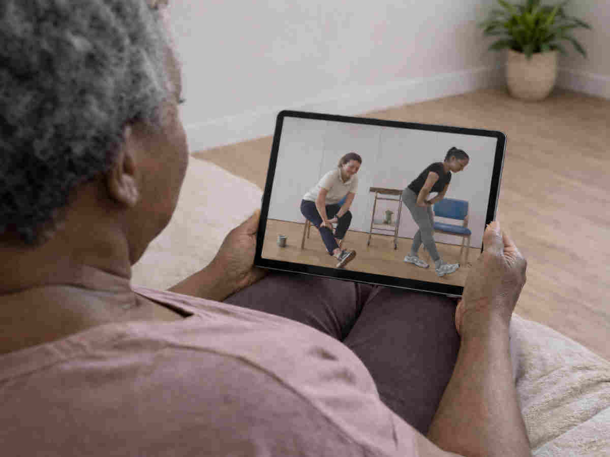 A Digital Inclusion Intervention to Improve Access to a Digital Health Intervention Among Digitally Excluded Adults: Mixed Methods Pilot Randomized Controlled Trial