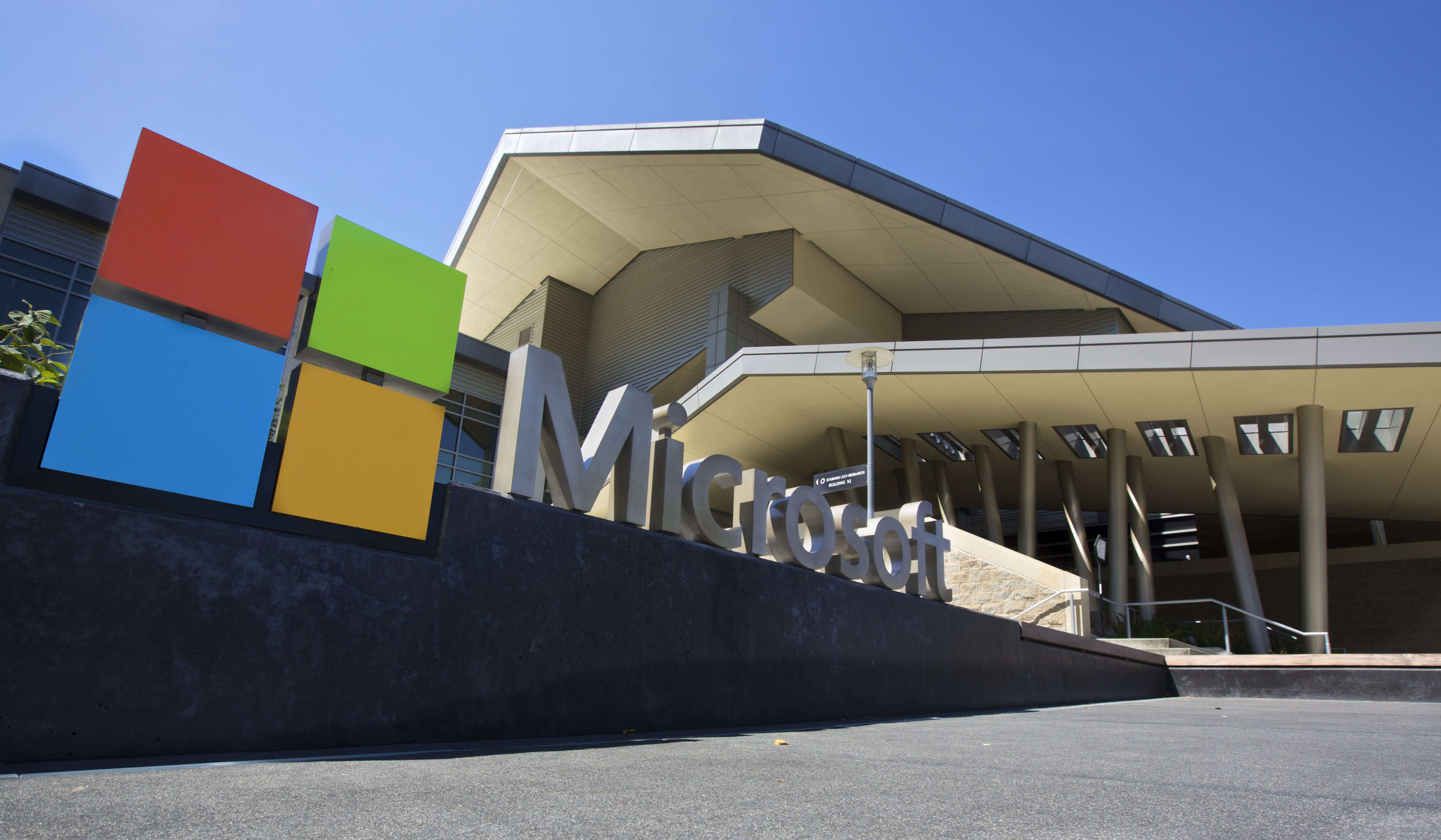 Amazon, Microsoft launch initiatives to accelerate COVID-19 research and testing