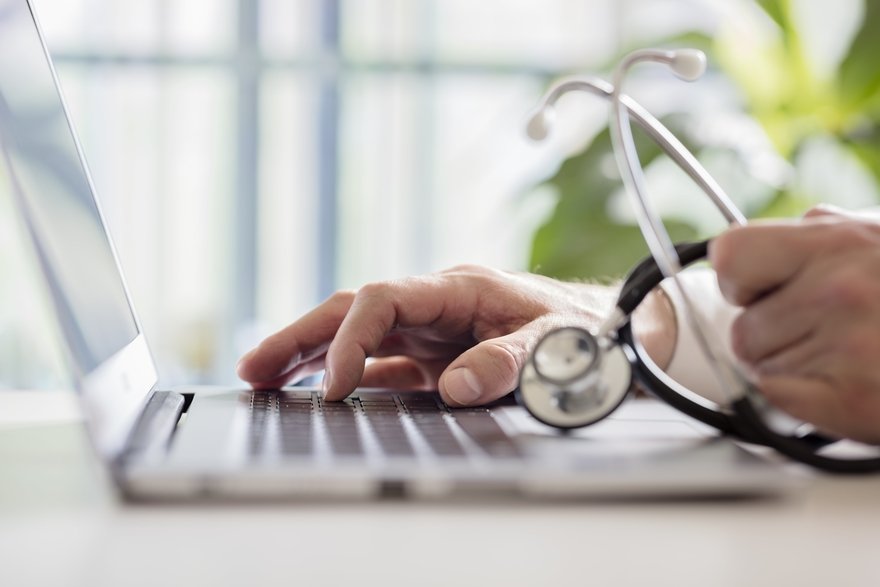For each patient visit, physicians spend about 16 minutes on EHRs, study finds
