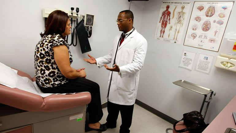 Physician gender pay gap narrowing, but women still earn 19% less than men