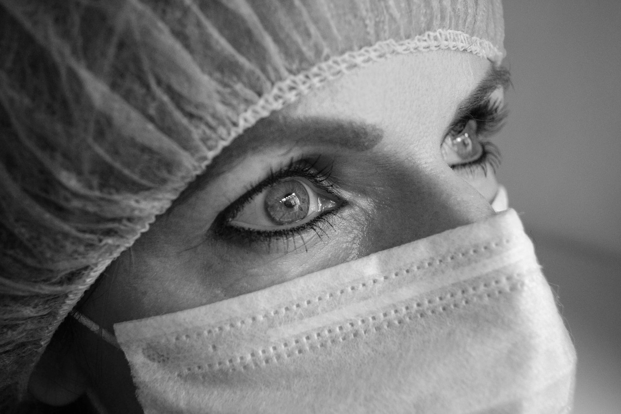Why More People Are Choosing Eyelid Surgery Earlier Than Ever Expected?