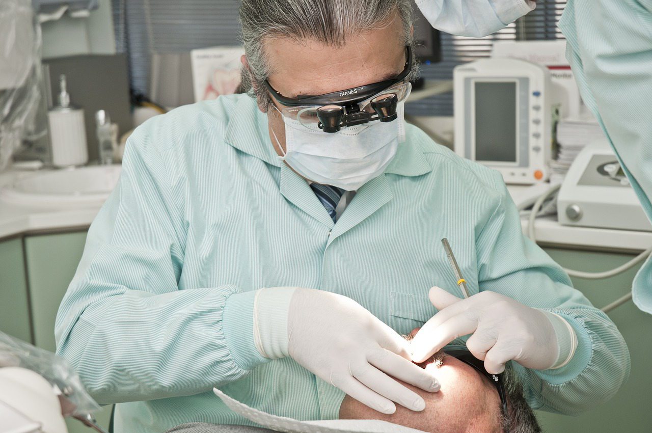 The Ultimate Guide to Modern Dental Implants: Aesthetics and Functionality Restored
