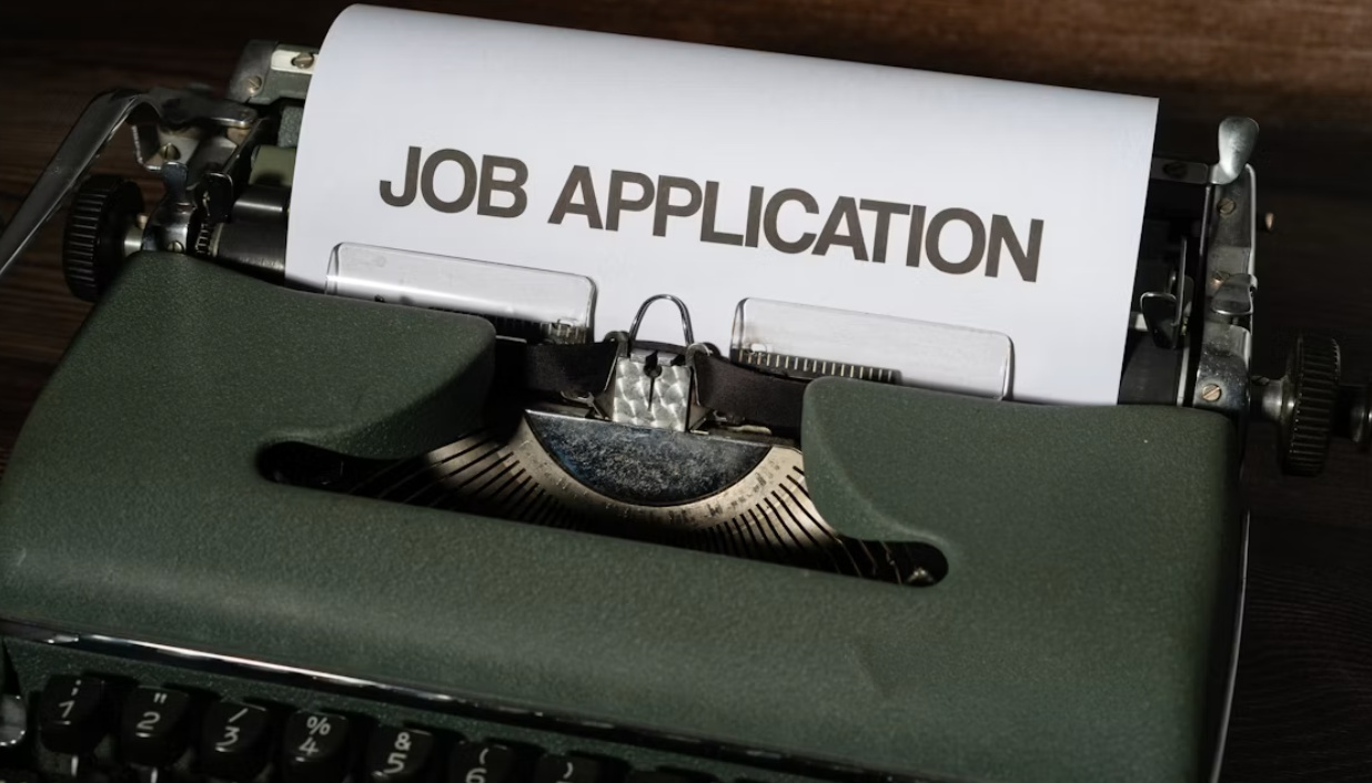 Healthcare Certifications and Career Pathways Without a Traditional Four-Year Degree
