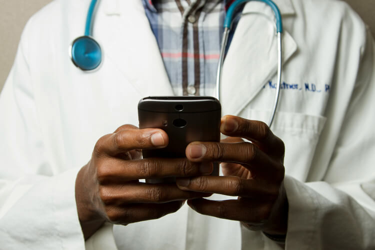 Patient-Centered Vein Care in the Digital Age: From Online Health Insights to Specialized Clinics