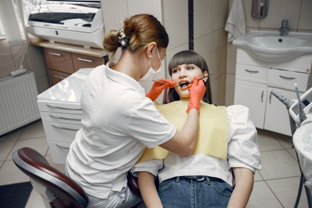 Why You Should Visit a Dentist at the First Tooth Pain in Livingston