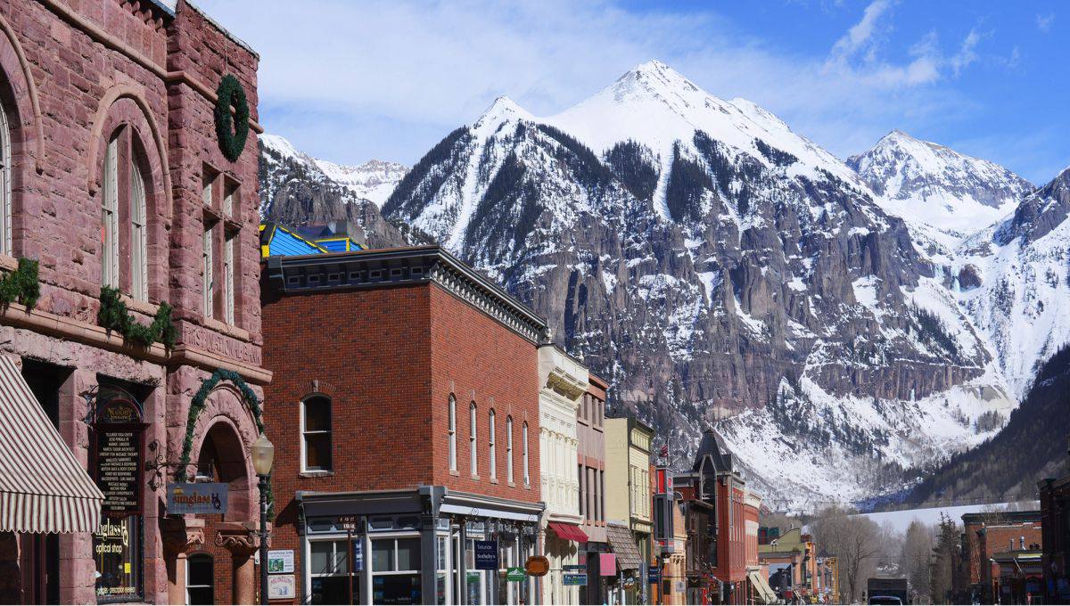 Cardiology in Colorado: A Case Based Approach to Echocardiography and Complementary Imaging Modalit